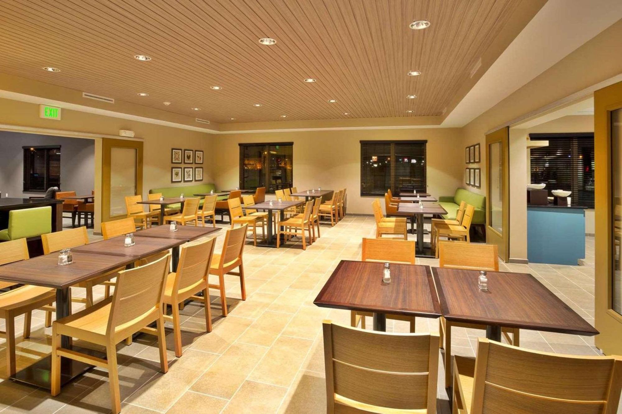 Country Inn & Suites By Radisson, Springfield Southeast Kültér fotó